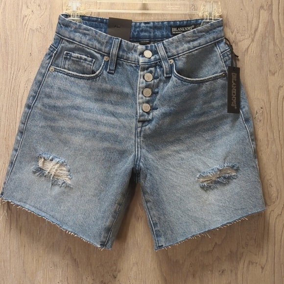 Blank NYC Pants - Blank NYC The Warren Distressed Raw Hem Medium Wash Shorts NWT Size 24/0